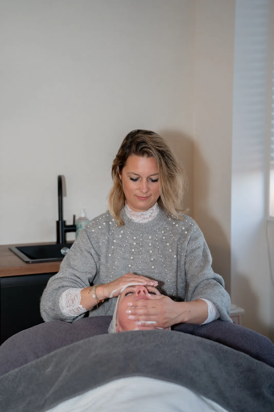 Schoonheidsbehandeling in een salon